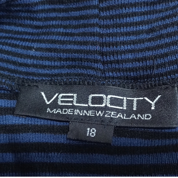 100% Merino Wool Striped Blue and Black cardigan - Picture 6 of 7